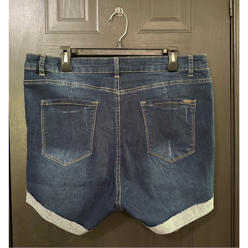 Chic Soul Shorts - Picture 2 of 2